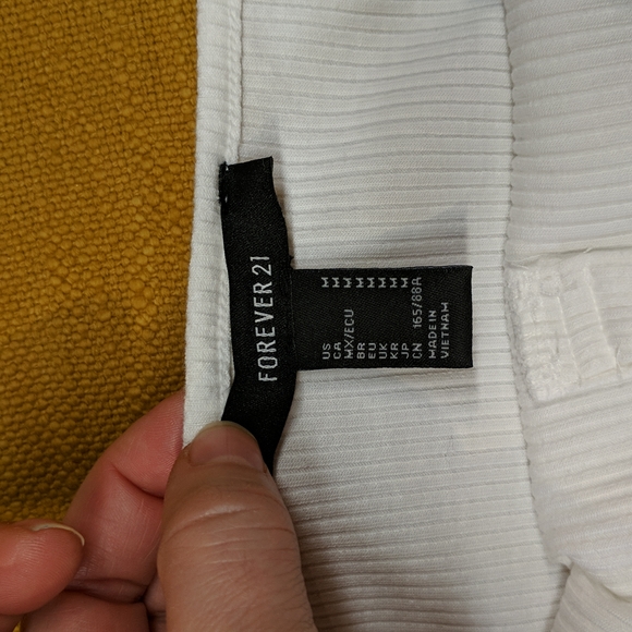 White crop tank with heart buttons ribbed - Picture 4 of 4